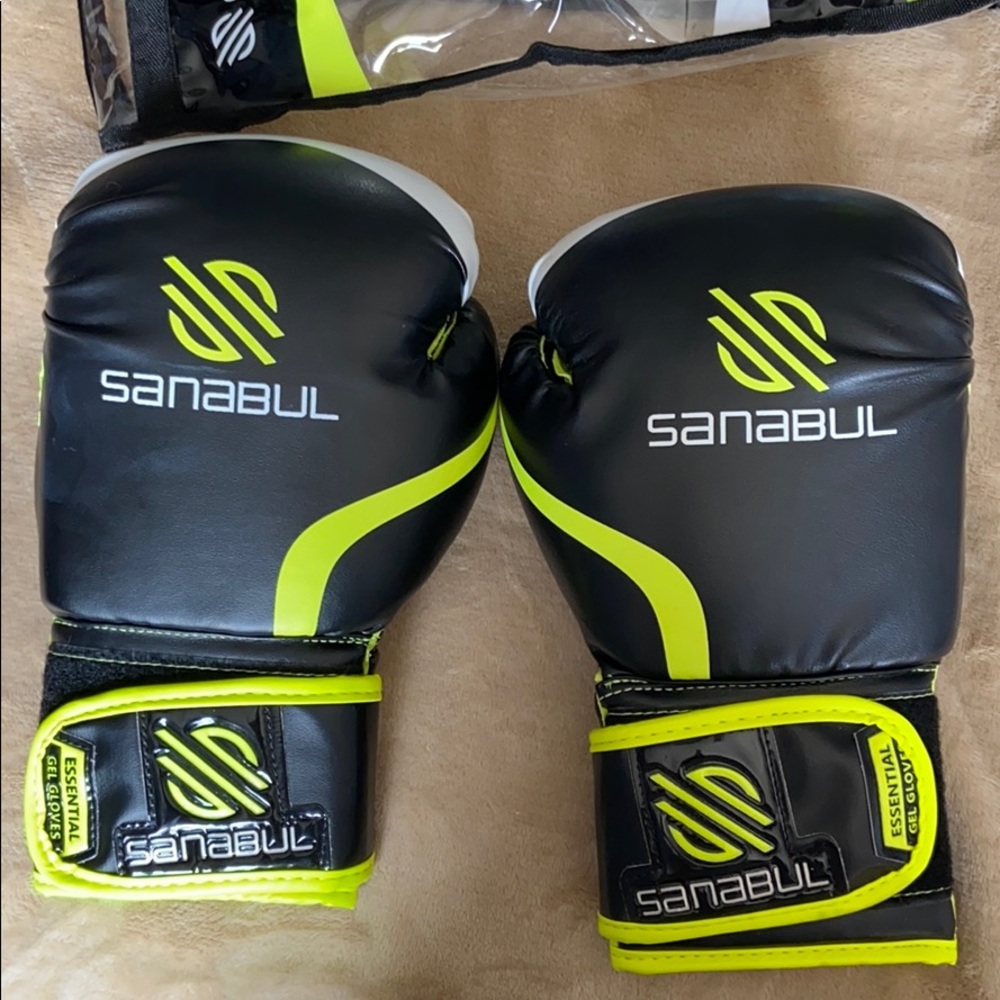 Sanabul essential boxing gloves 12 oz